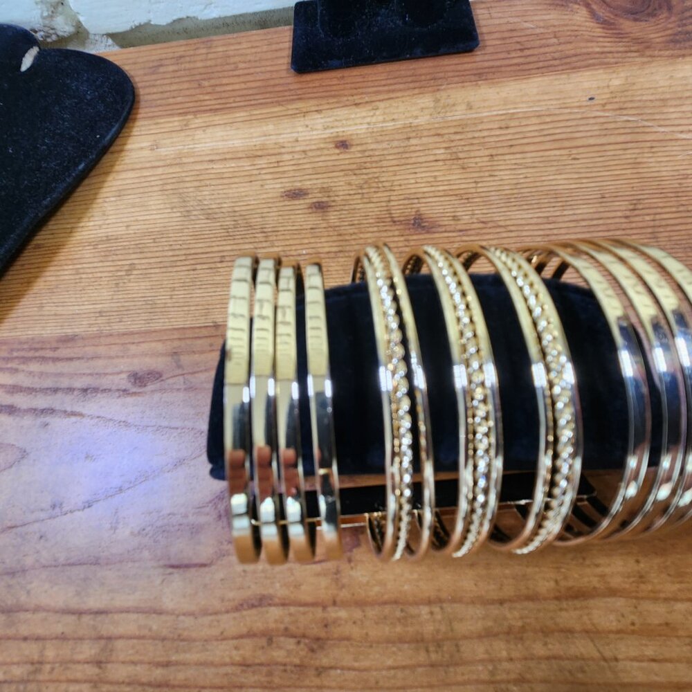 Womens Cuffed Large Bracelet Gold Tone - Picture 2 of 5